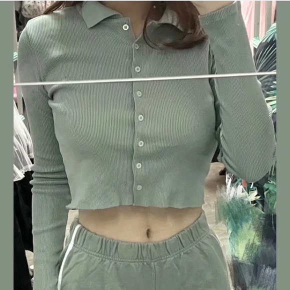 Brandy Melville Caroline top in sage green - Picture 1 of 10